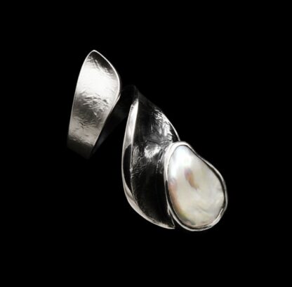 Silver ring with pearl