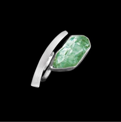 Silver ring with green amethyst rough